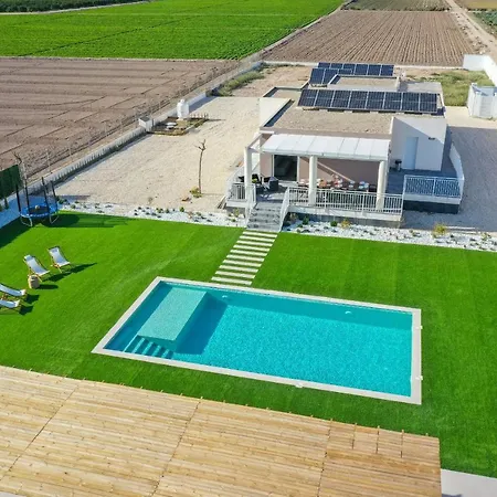 Villa Almost Heaven By Fidalsa Rojales